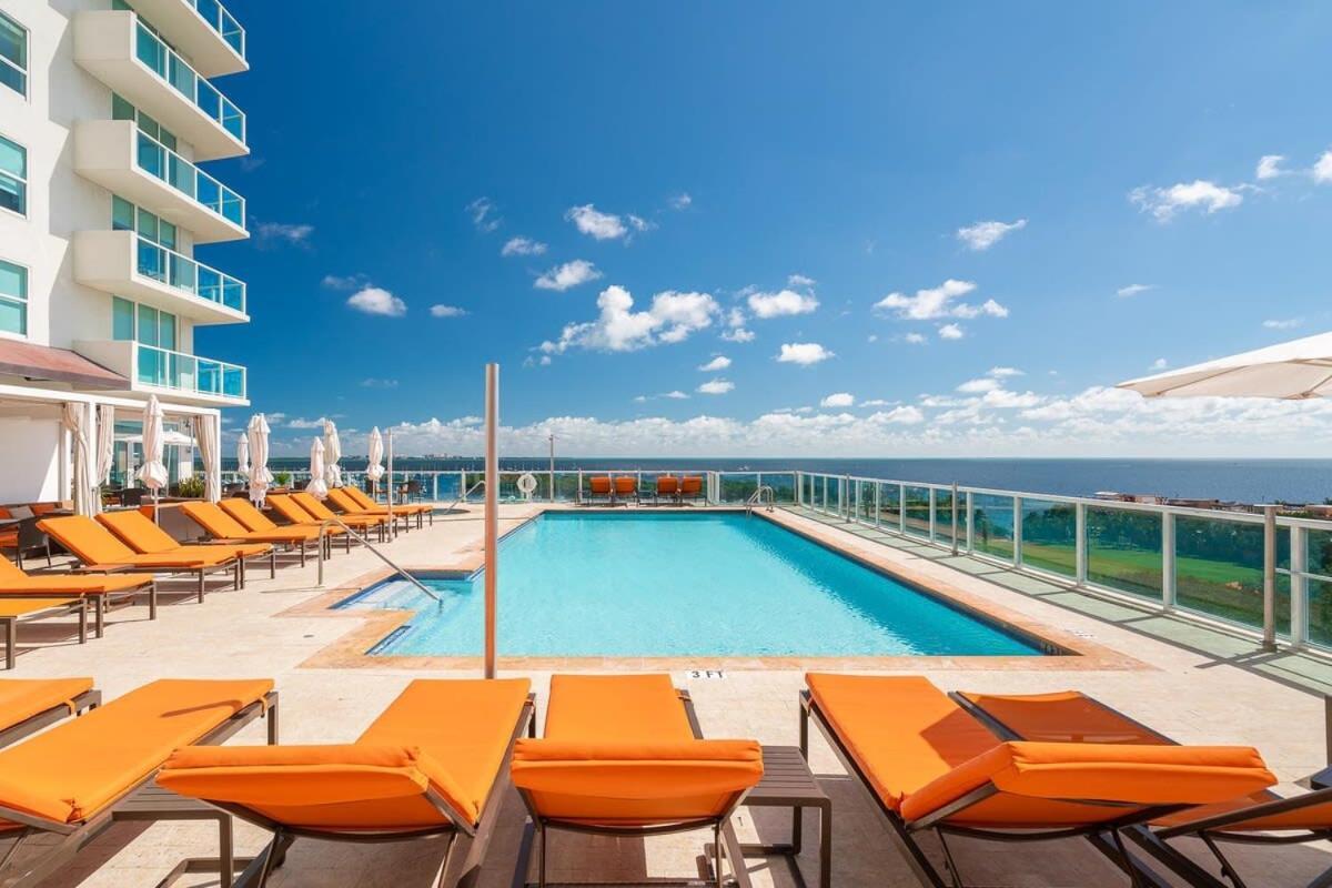 View Balcony Steps From Restaurants, Peacock Park & Marina * Miami