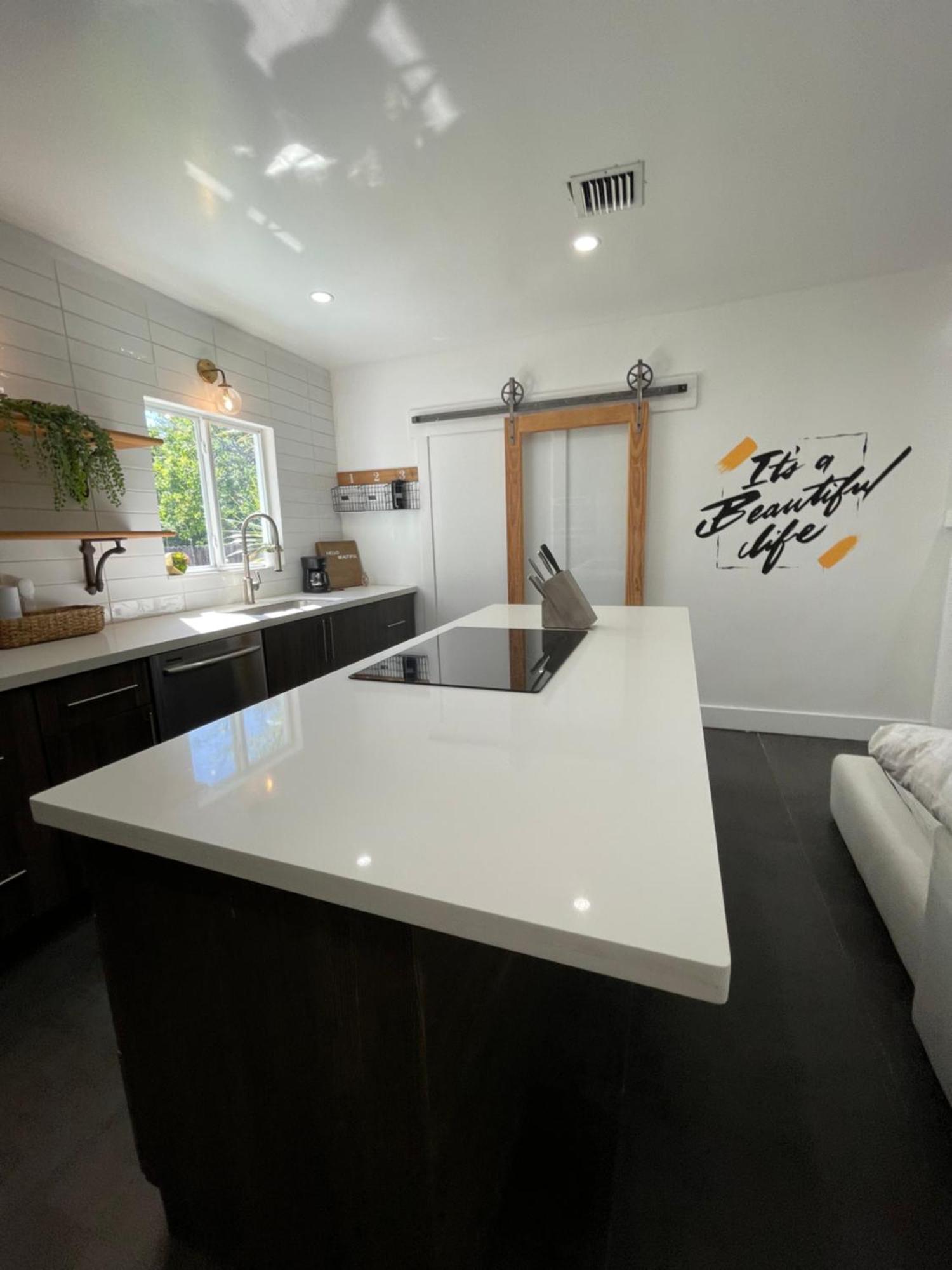 Villa Artsy Oasis: Design District Gem