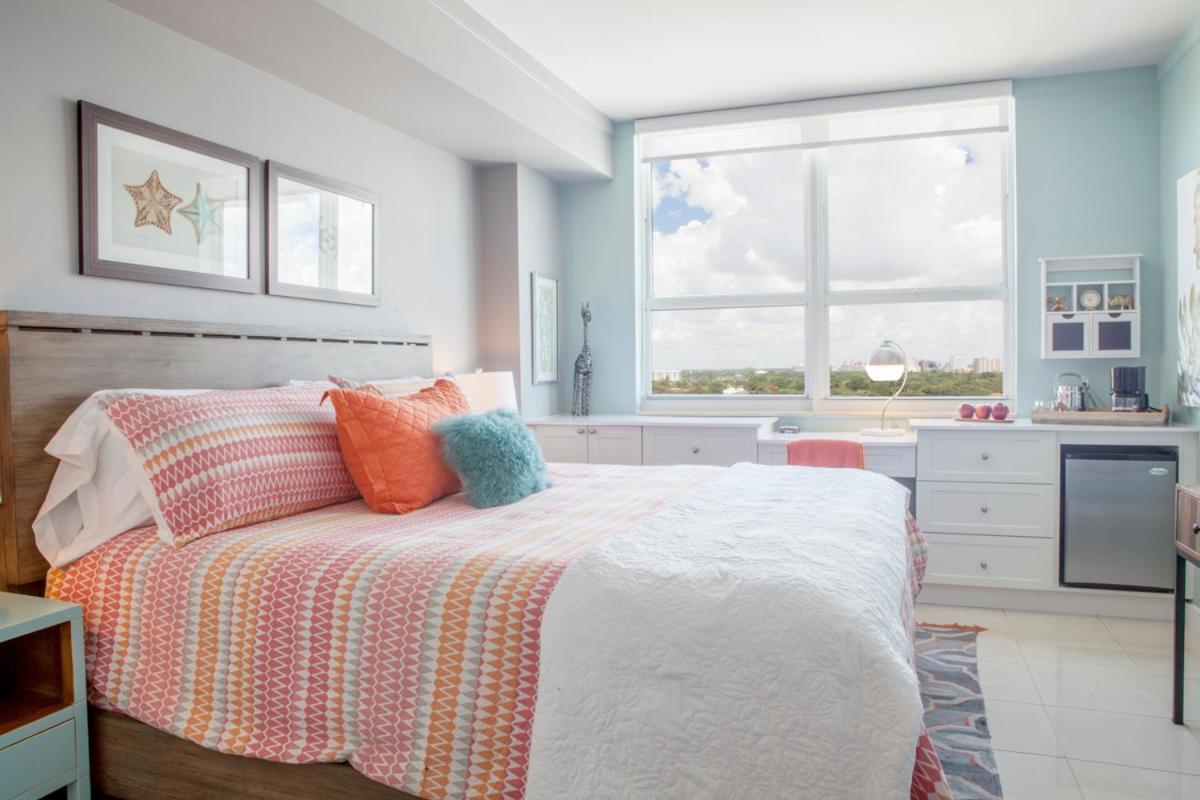 Hotel Coconut Grove 10th Floor Private Unit Parking Included *