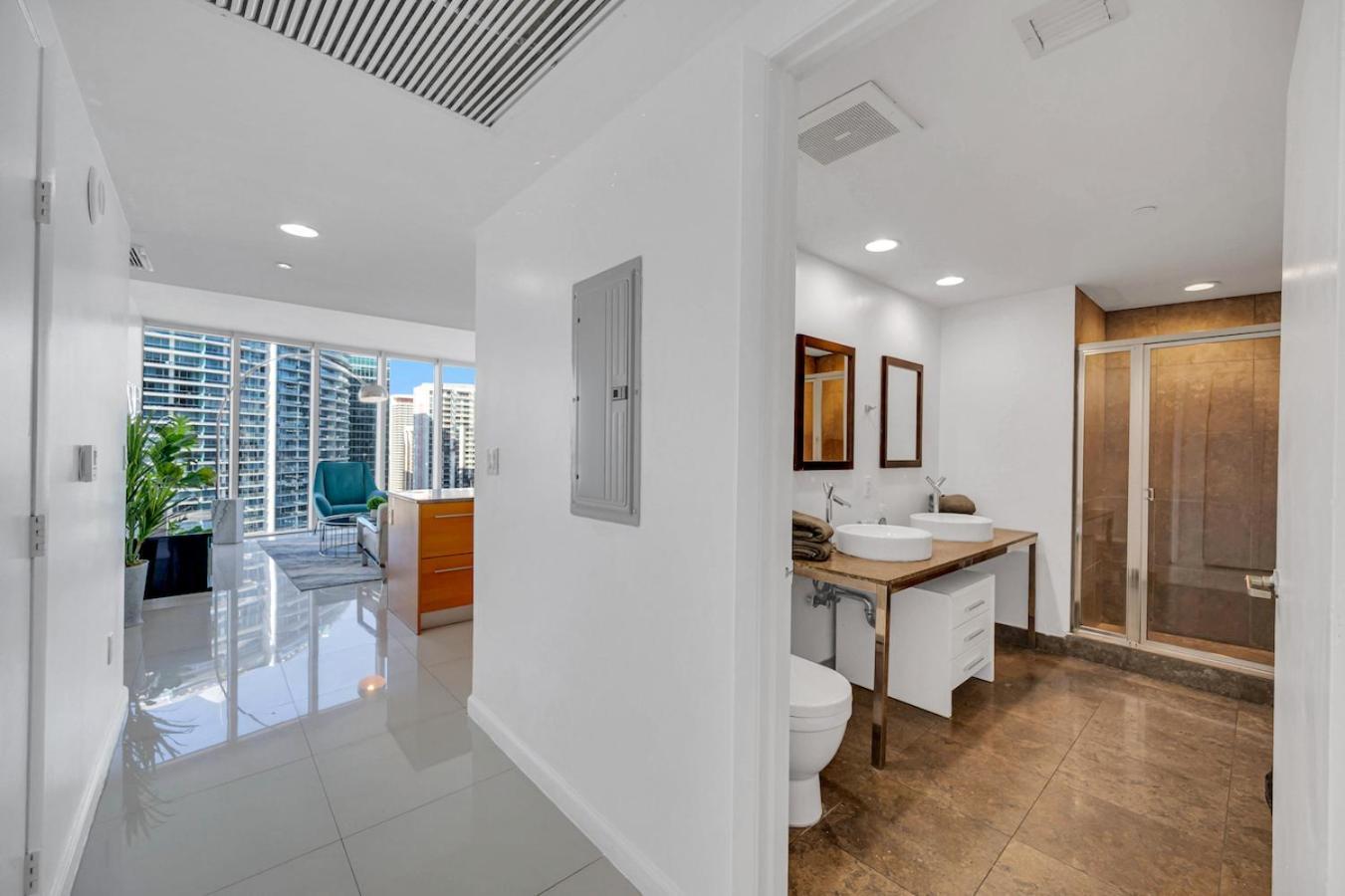 *w Icon Brickell- Luxury 2br Highrise Corner Condo**