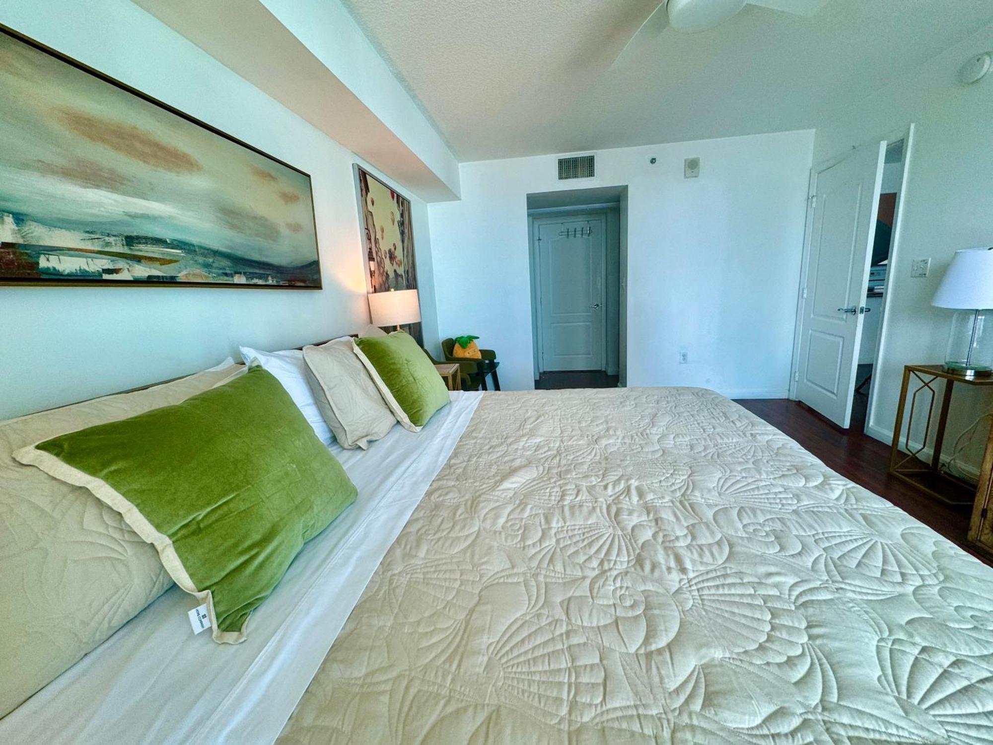 Brickell Unit, Amazing View, Balcony, Pool, 1 Free Parking