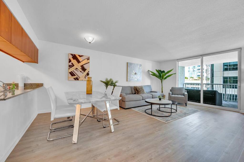Stunning 1 Bdr 1 Bth • Brickell • Bay & Views *