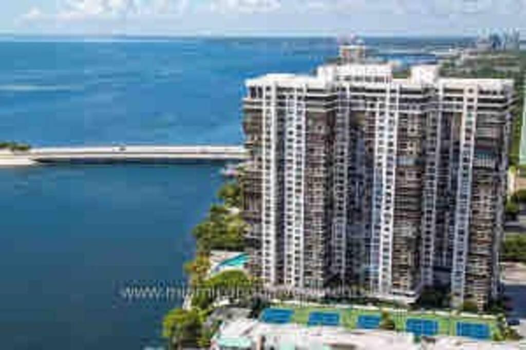 Comfy 28th Floor • Brickell • Ocean & Views Appartement