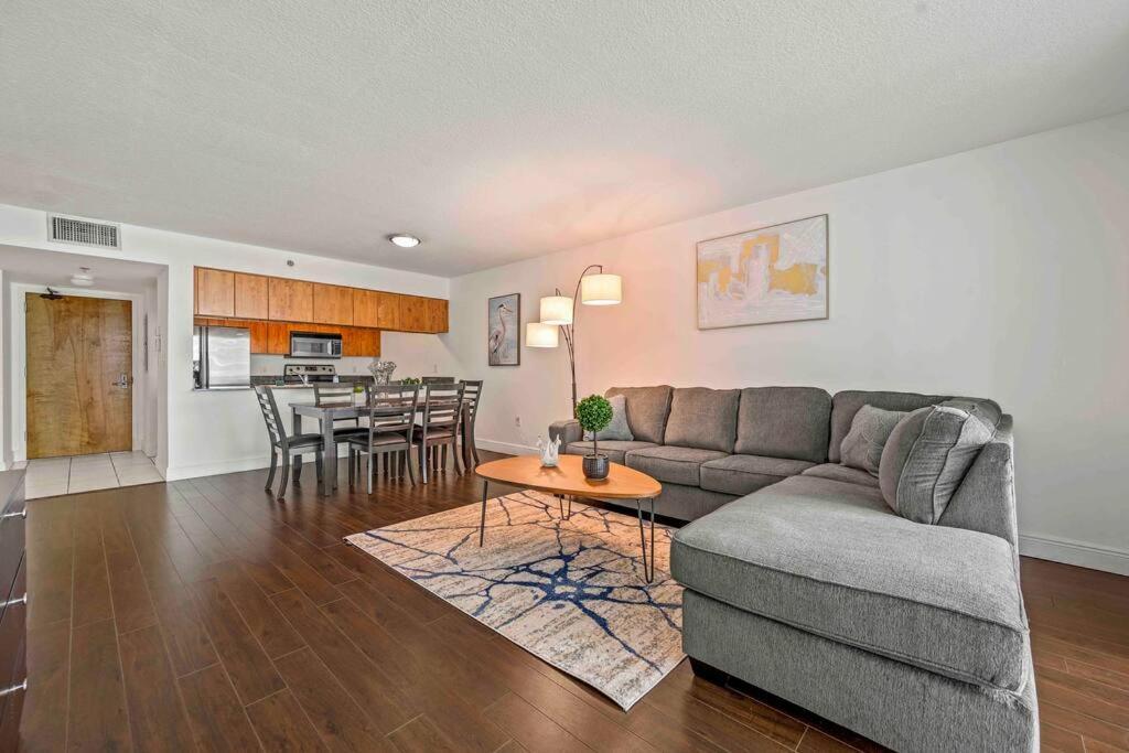 Comfy 28th Floor • Brickell • Ocean & Views Appartement *
