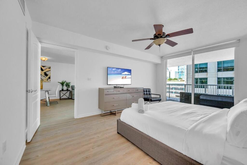 Stunning 1 Bdr 1 Bth • Brickell • Bay & Views