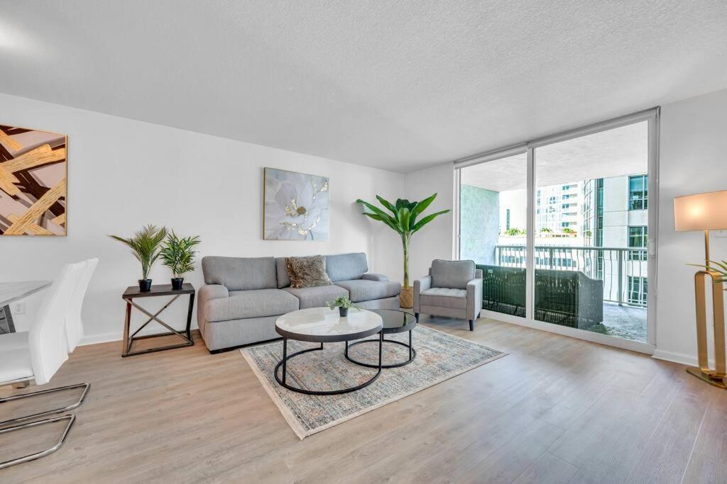Stunning 1 Bdr 1 Bth • Brickell • Bay & Views * Miami