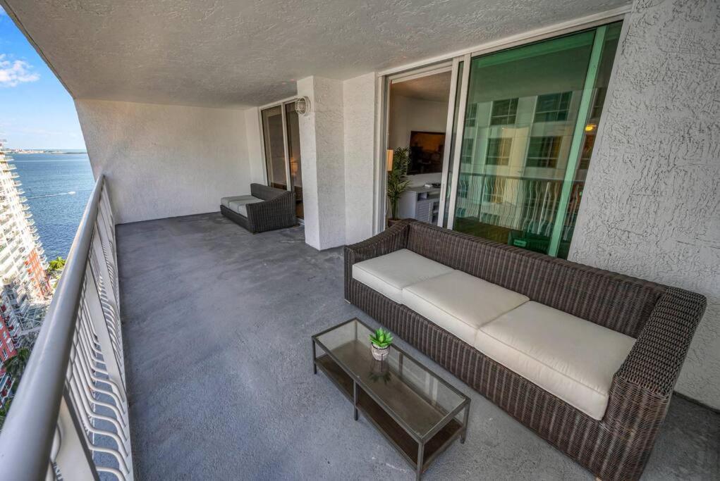 Stunning 1 Bdr 1 Bth • Brickell • Bay & Views *