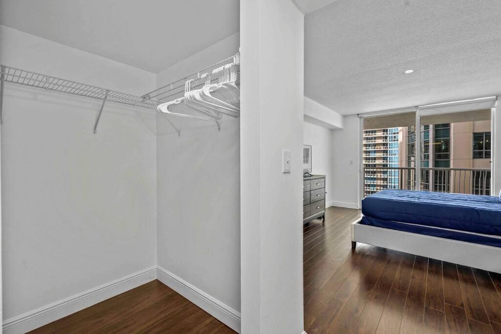 Comfy 28th Floor • Brickell • Ocean & Views Appartement