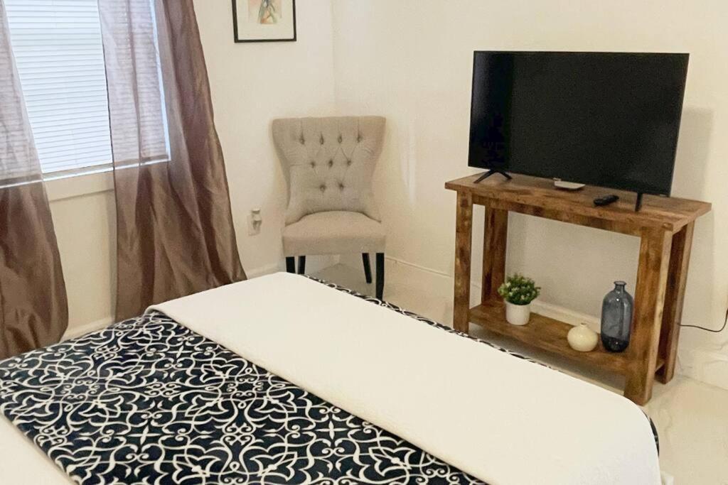Villa Brickell + Wynwood Wonderland: Spacious 6br Miami