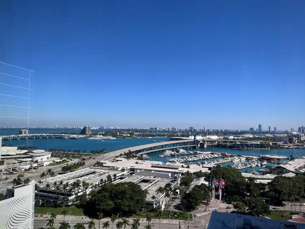 Luxury Waterfront Residences By Lamborghini - Near Kaseya Center Apartment Miami