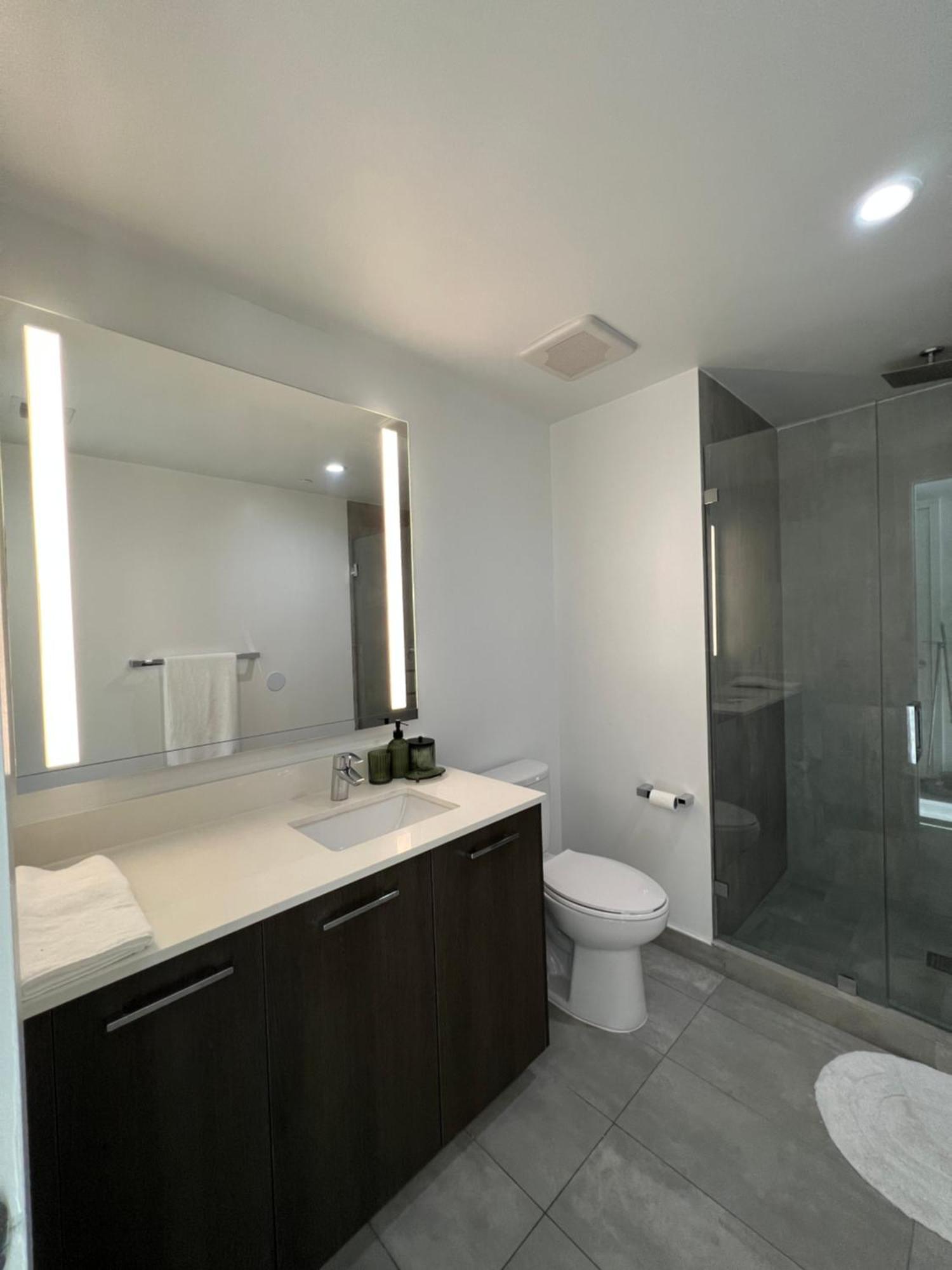 Luxury Waterfront Residences By Lamborghini - Near Kaseya Center Apartment *
