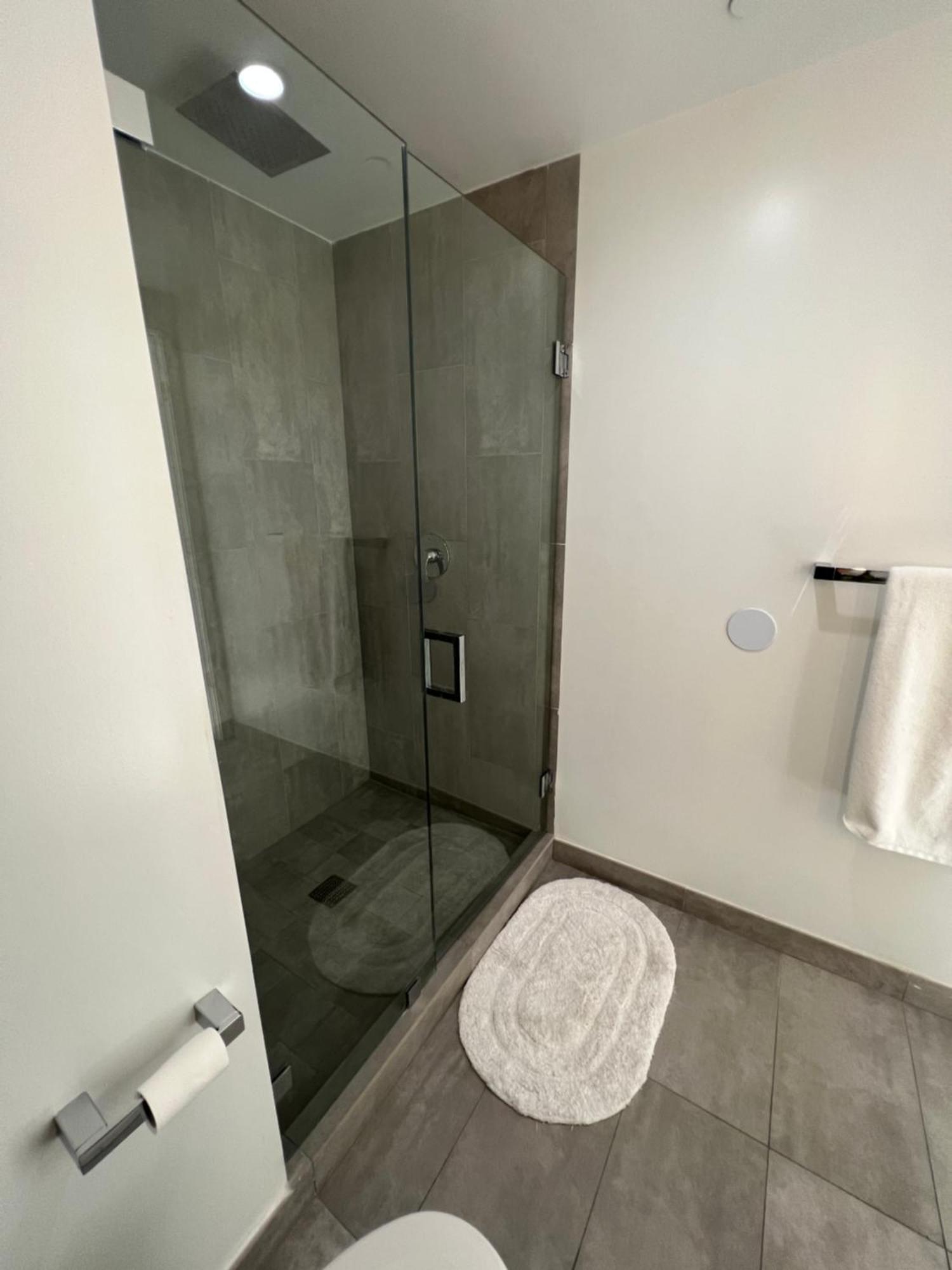 Luxury Waterfront Residences By Lamborghini - Near Kaseya Center Apartment