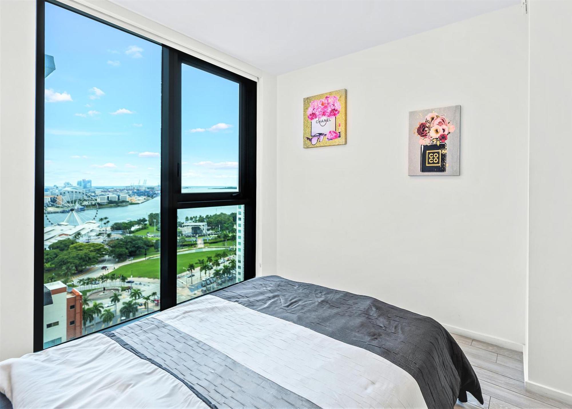 Experience The Perfect Life!! Centrally Located Luxury Condo! * Miami