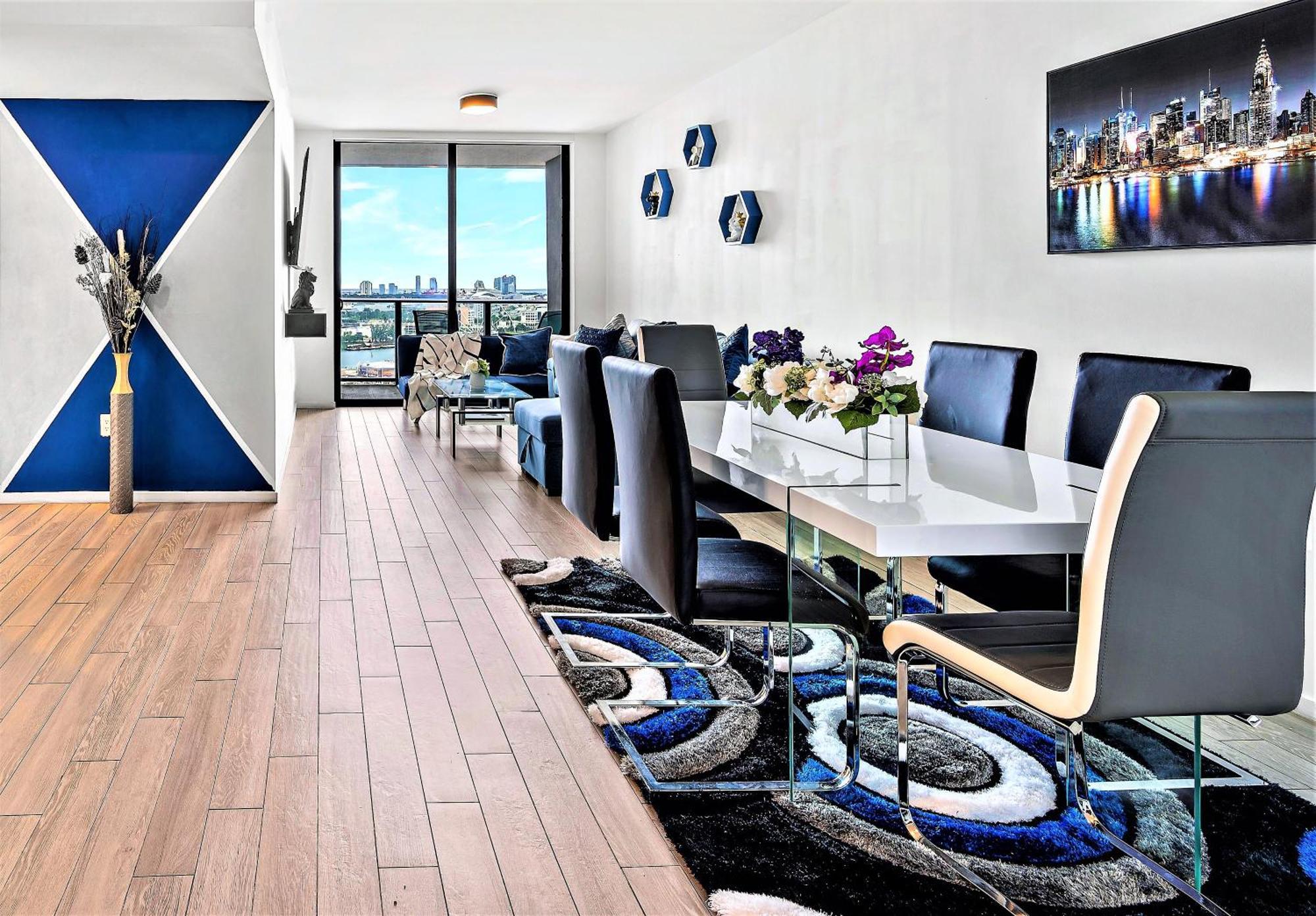 Apartment Experience The Perfect Life!! Centrally Located Luxury Condo!