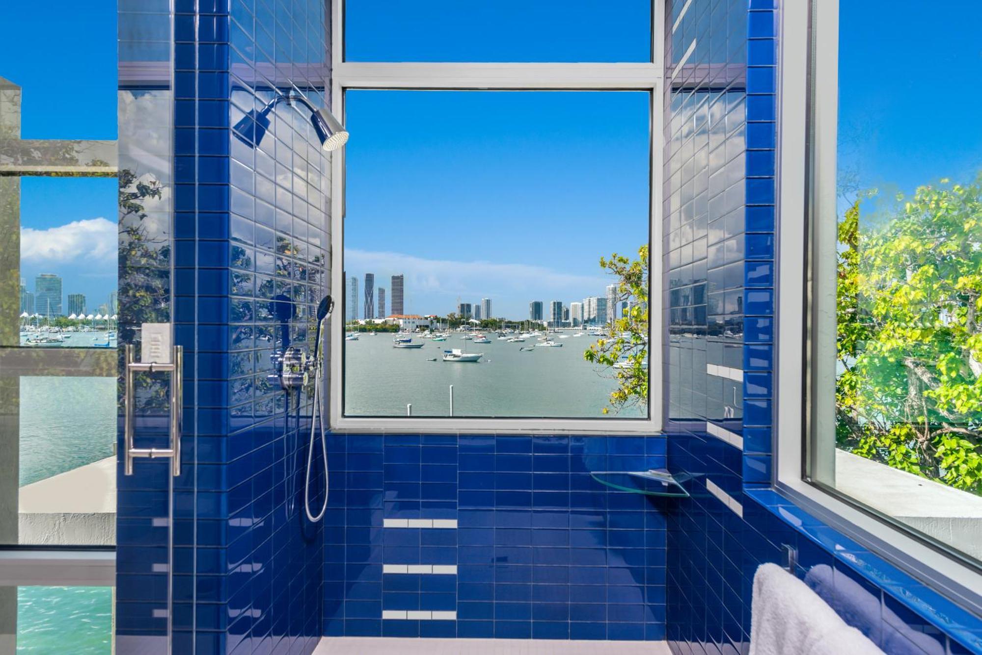 Villa Indulge In Waterfront Elegance Your Ultra Luxury Estate Beckons!