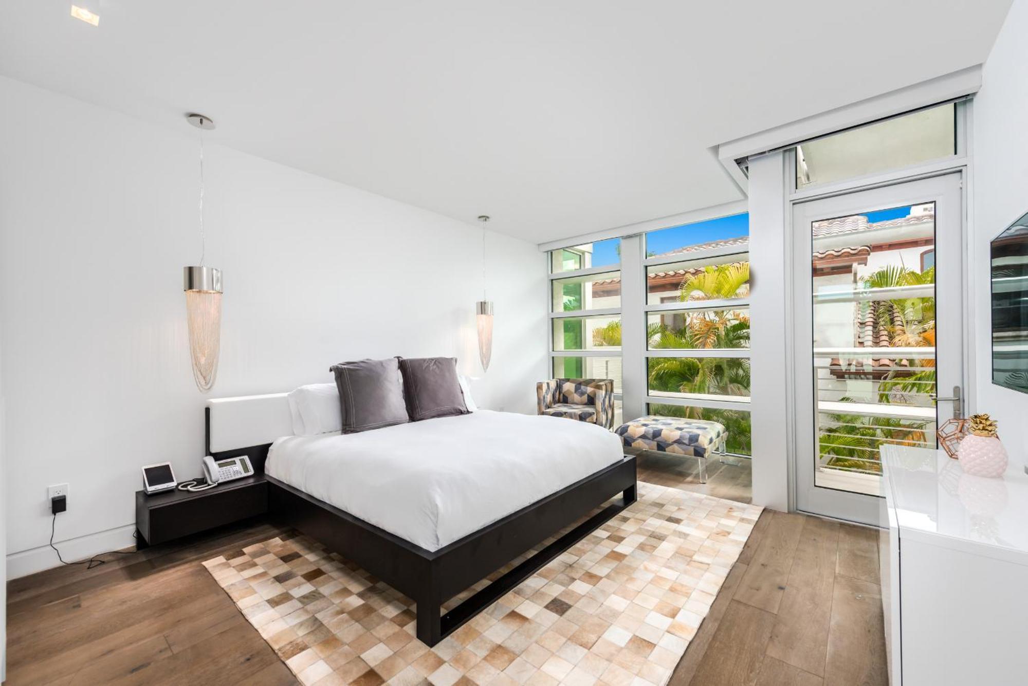 Indulge In Waterfront Elegance Your Ultra Luxury Estate Beckons!