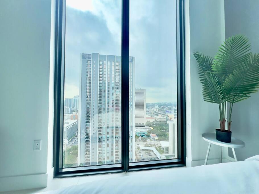 Heart Of Downtown, 3br-2 And Half Bathroom En-suites Luxe Pool! Miami