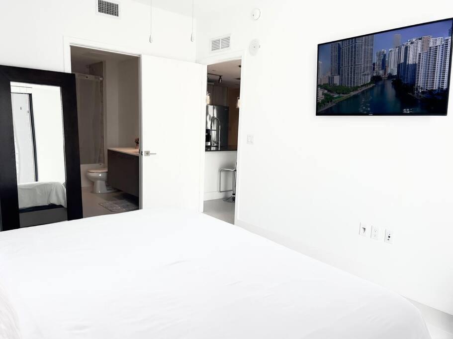 Apartment Heart Of Downtown, 3br-2 And Half Bathroom En-suites Luxe Pool!