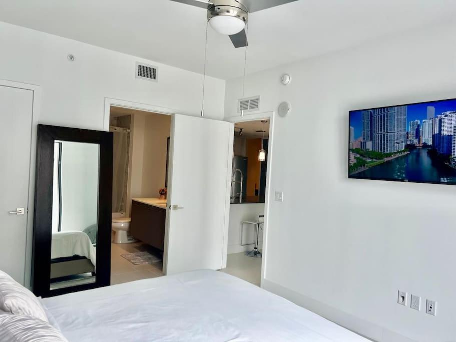 Apartment Heart Of Downtown, 3br-2 And Half Bathroom En-suites Luxe Pool! Miami