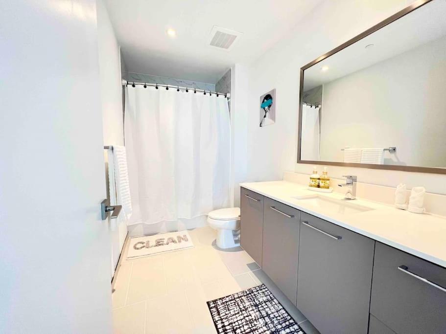 Heart Of Downtown, 3br-2 And Half Bathroom En-suites Luxe Pool! Miami