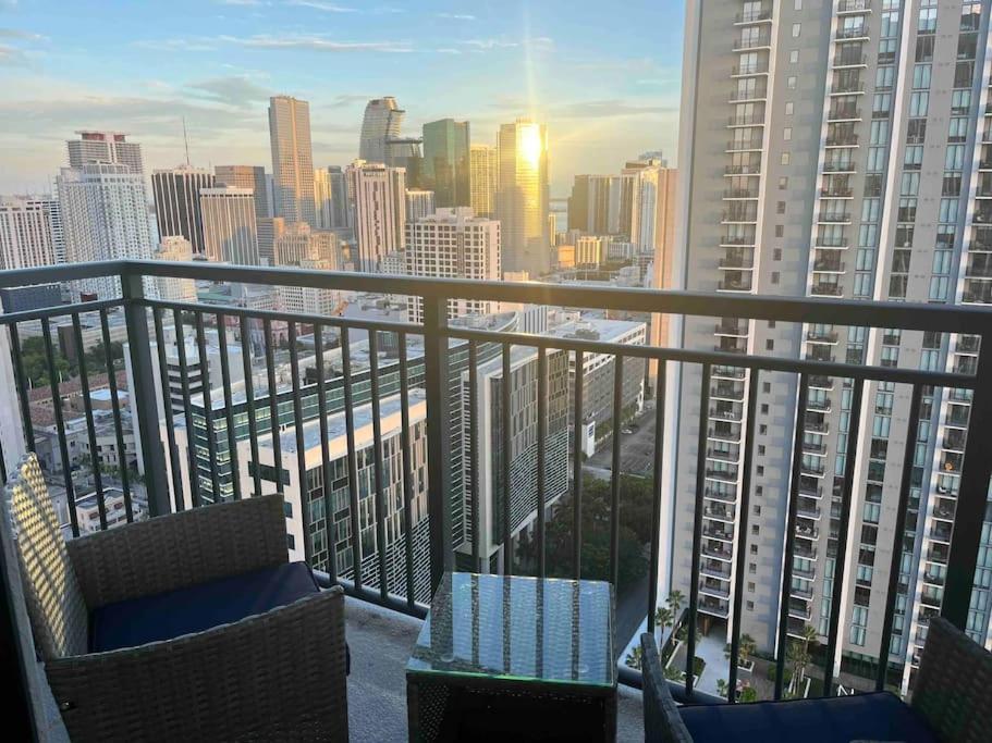 Apartment Heart Of Downtown, 3br-2 And Half Bathroom En-suites Luxe Pool! Miami