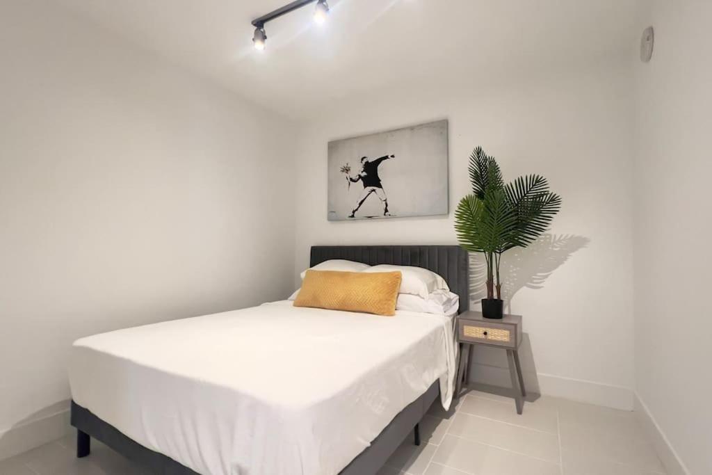 Heart Of Downtown, 3br-2 And Half Bathroom En-suites Luxe Pool!