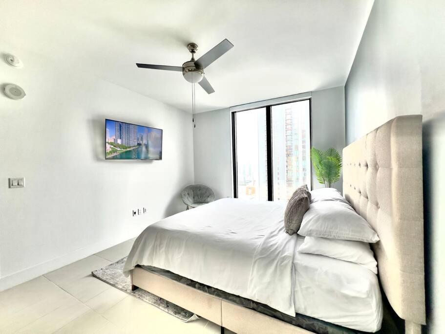 Heart Of Downtown, 3br-2 And Half Bathroom En-suites Luxe Pool!