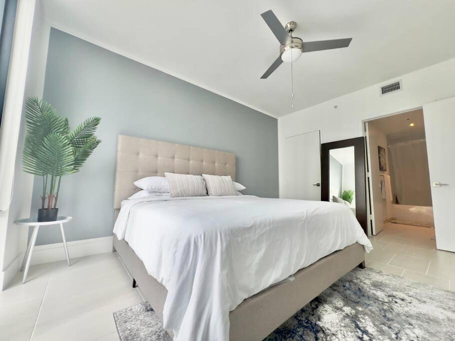 Apartment Heart Of Downtown, 3br-2 And Half Bathroom En-suites Luxe Pool!