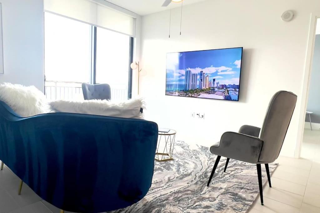 Heart Of Downtown, 3br-2 And Half Bathroom En-suites Luxe Pool! Miami