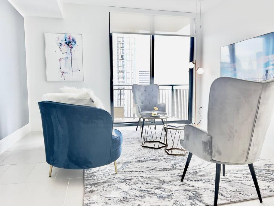 Heart Of Downtown, 3br-2 And Half Bathroom En-suites Luxe Pool!