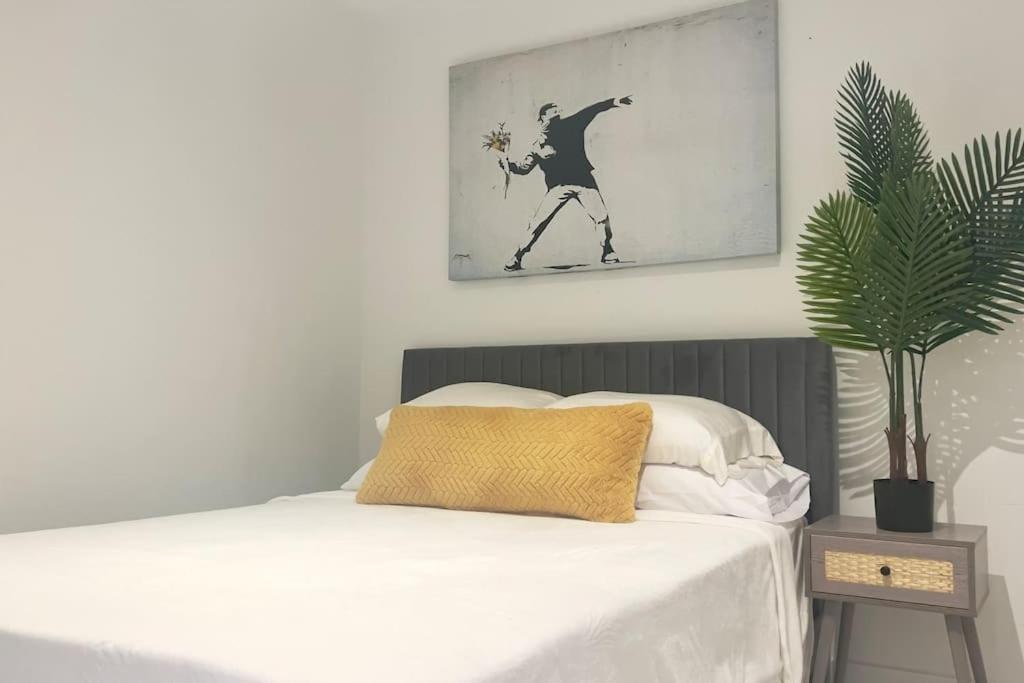 Apartment Heart Of Downtown, 3br-2 And Half Bathroom En-suites Luxe Pool! *