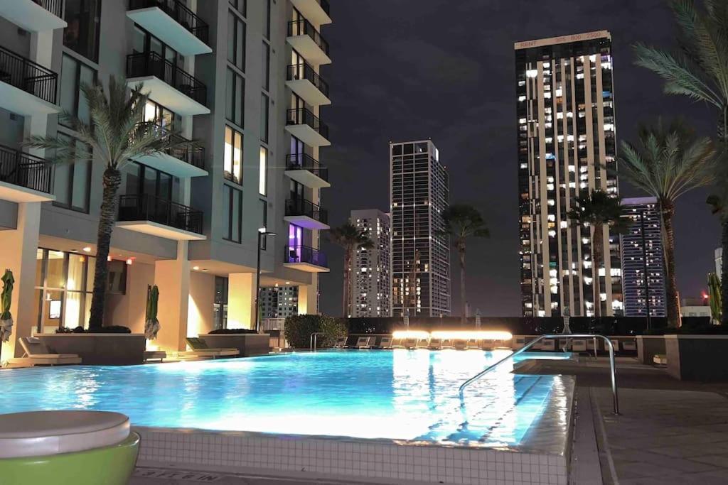 Apartment Heart Of Downtown, 3br-2 And Half Bathroom En-suites Luxe Pool! Miami
