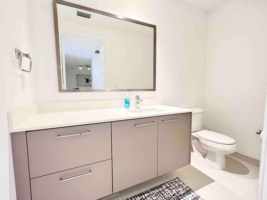 Heart Of Downtown, 3br-2 And Half Bathroom En-suites Luxe Pool! Miami