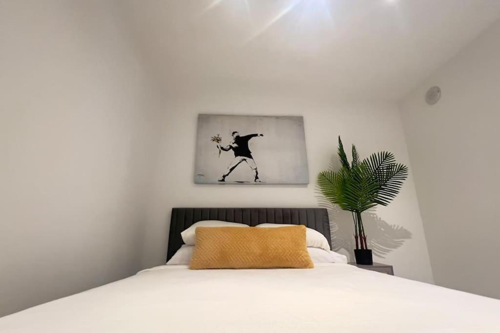 Apartment Heart Of Downtown, 3br-2 And Half Bathroom En-suites Luxe Pool! *