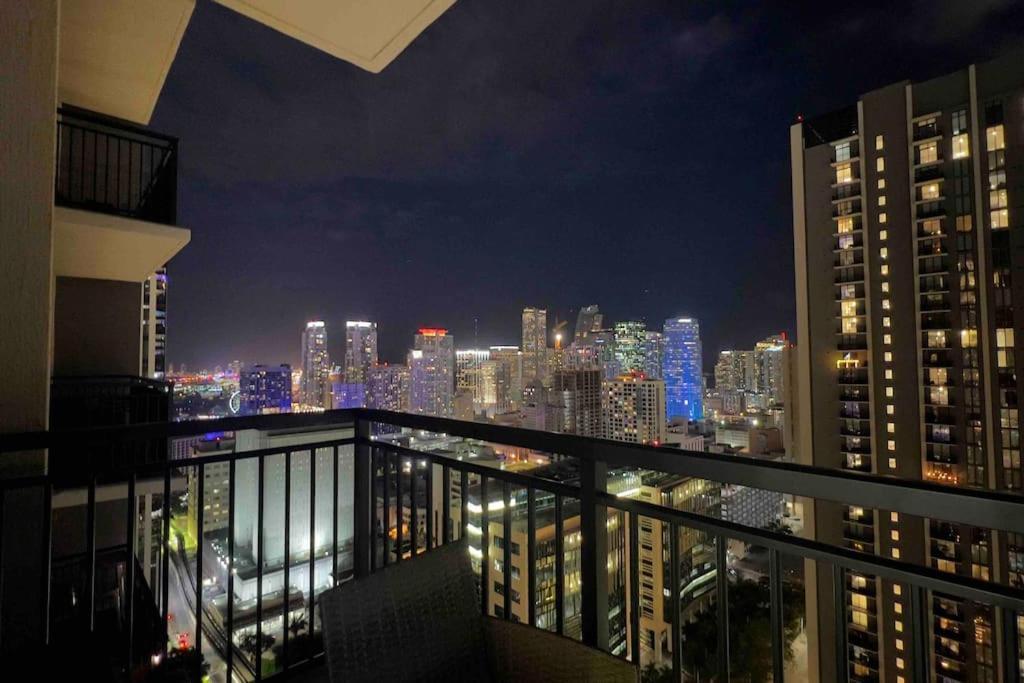 Apartment Heart Of Downtown, 3br-2 And Half Bathroom En-suites Luxe Pool! Miami