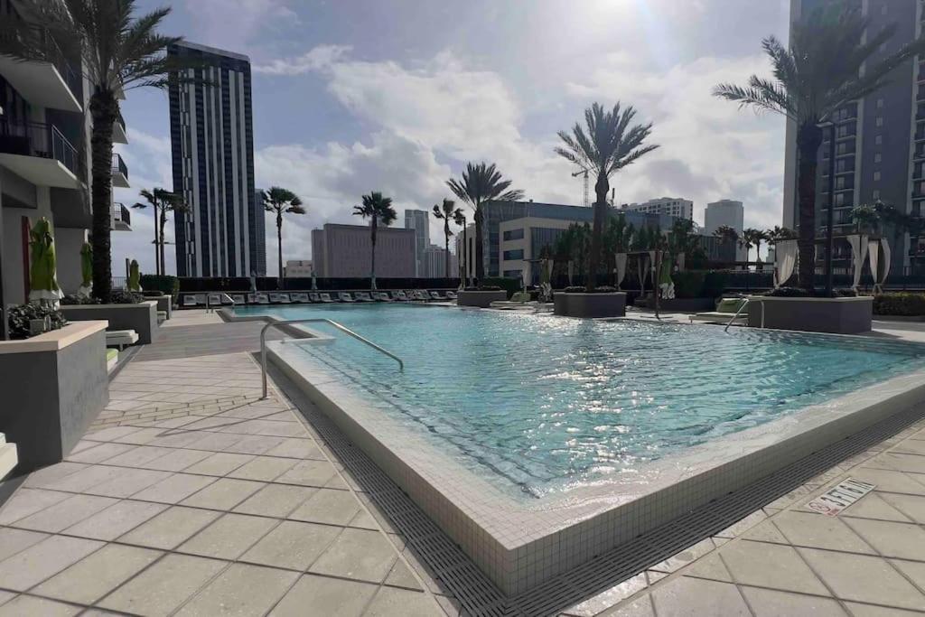 Apartment Heart Of Downtown, 3br-2 And Half Bathroom En-suites Luxe Pool! Miami