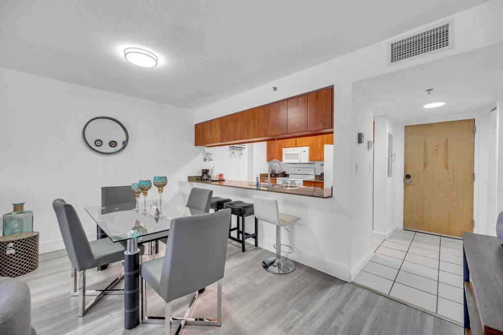 Apartment Spacious 1bedroom Unit Brickell-free Parking *