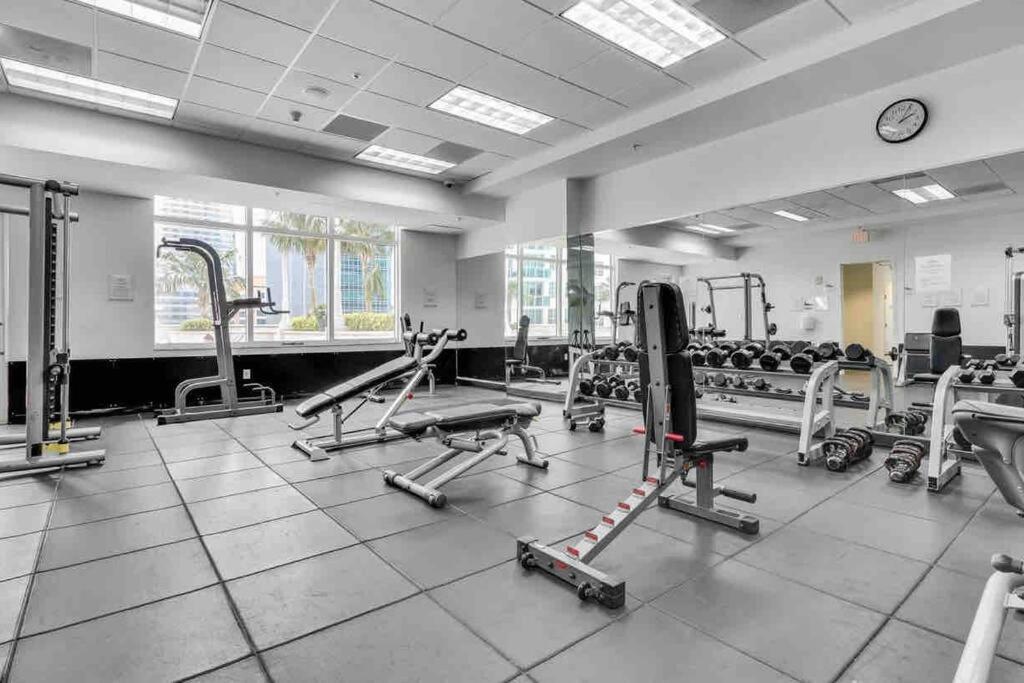 Apartment Spacious 1bedroom Unit Brickell-free Parking *