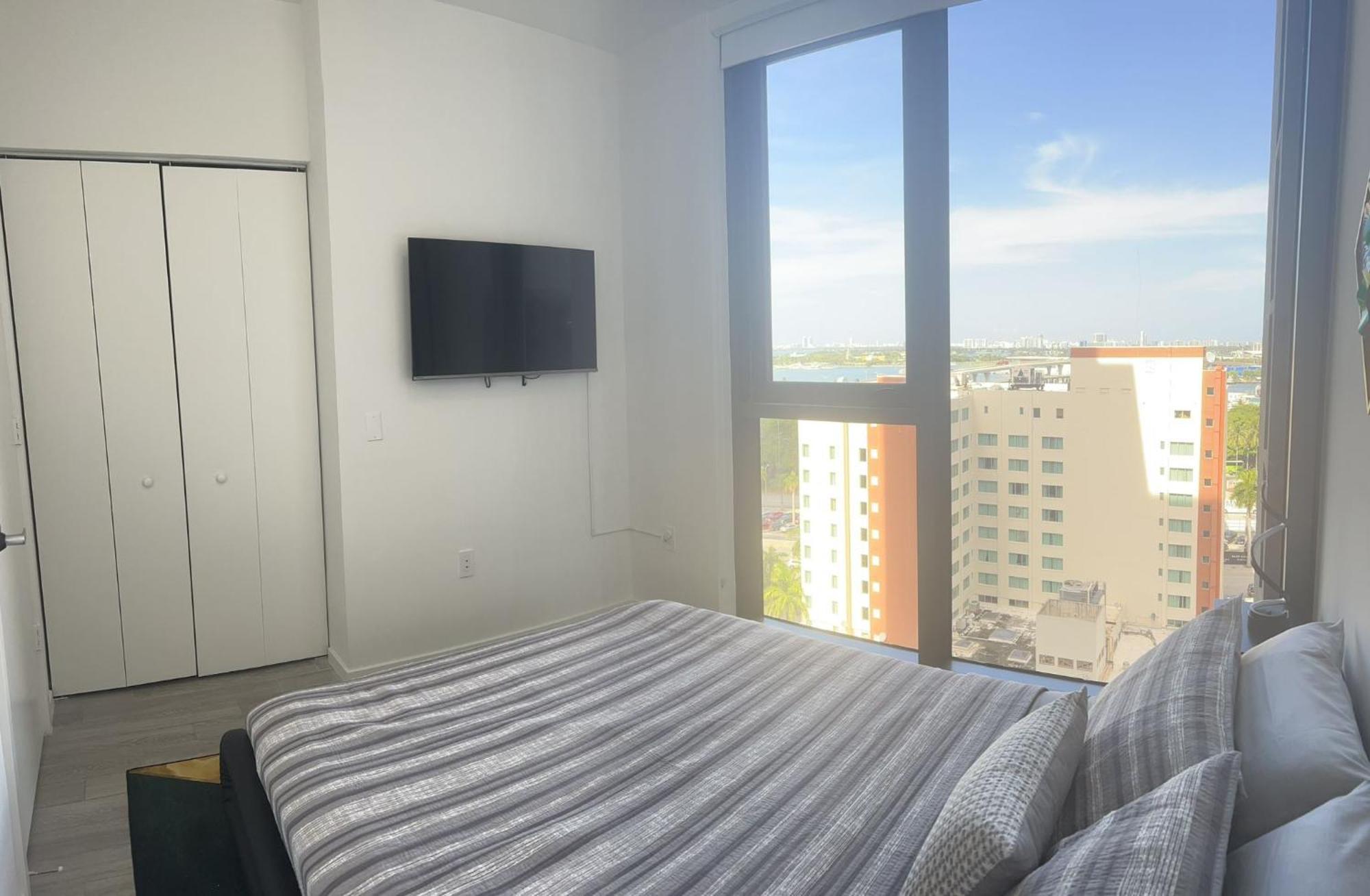 Luxury 2'2 Brickell Downtown Apartment *