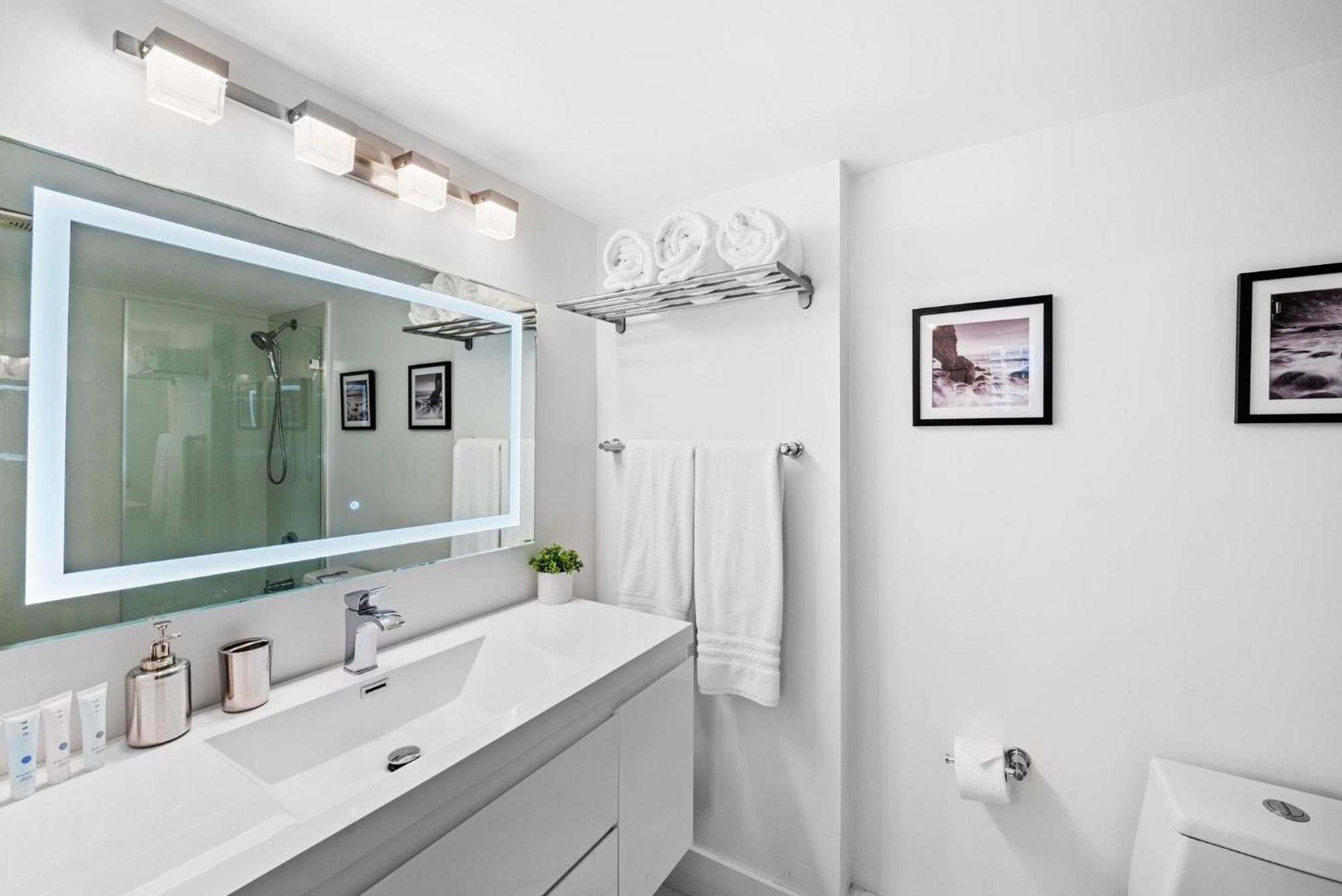 Bnb Hyperion - Luxe 3b W City & Ocean Views Ferienhaus Miami