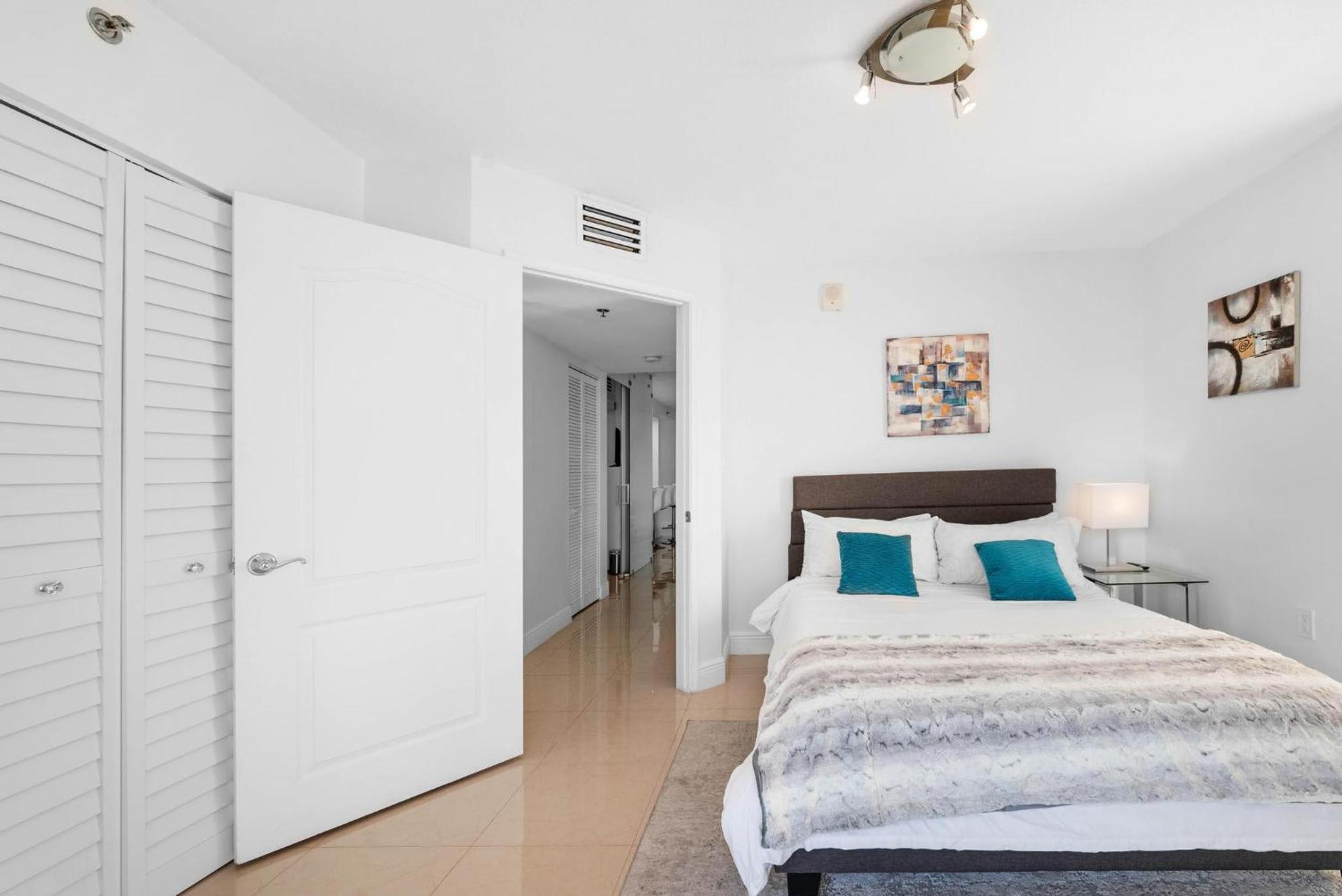 Bnb Hyperion - Luxe 3b W City & Ocean Views Ferienhaus Miami