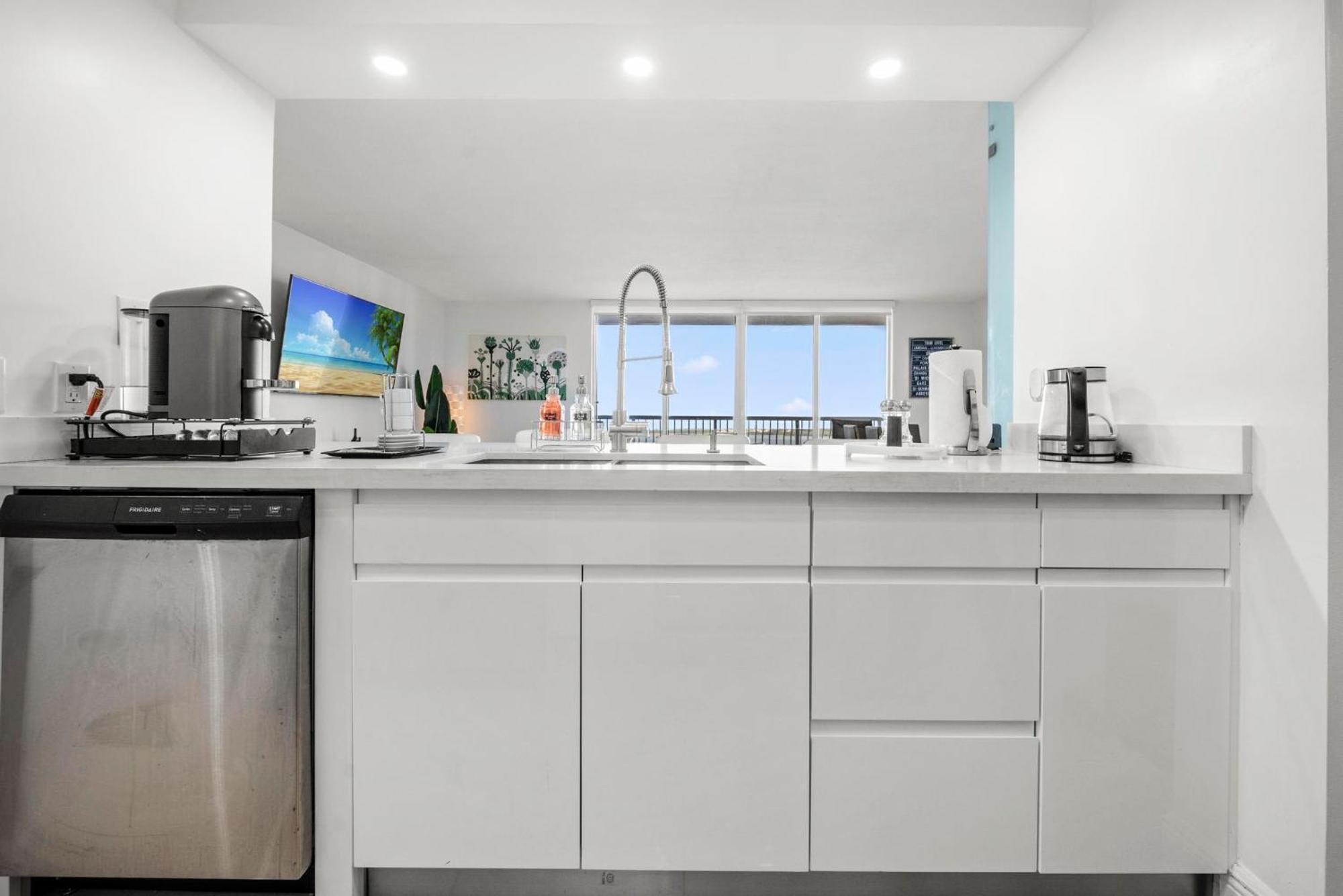 Ferienhaus Bnb Hyperion - Luxe 3b W City & Ocean Views Miami