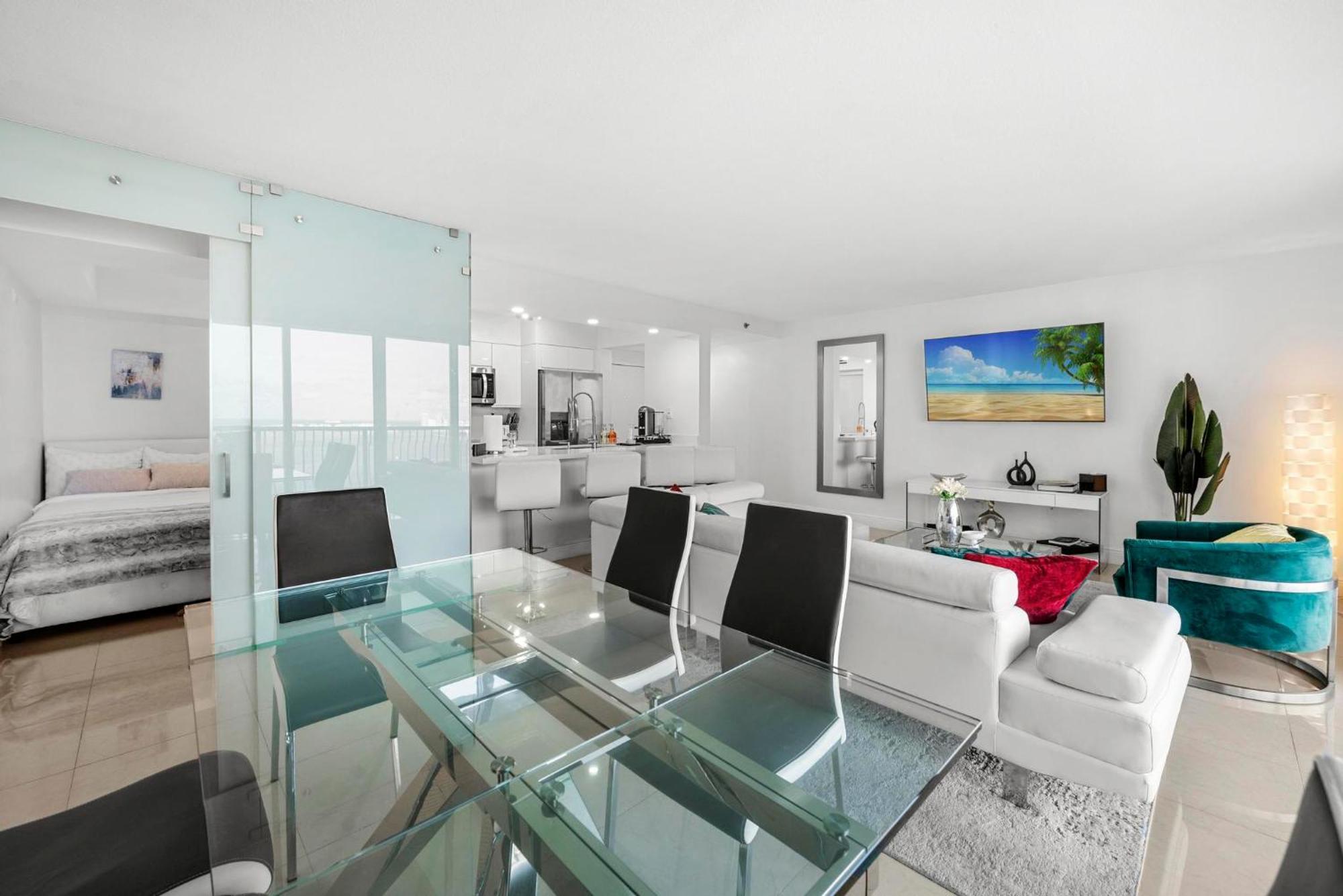 Ferienhaus Bnb Hyperion - Luxe 3b W City & Ocean Views Miami