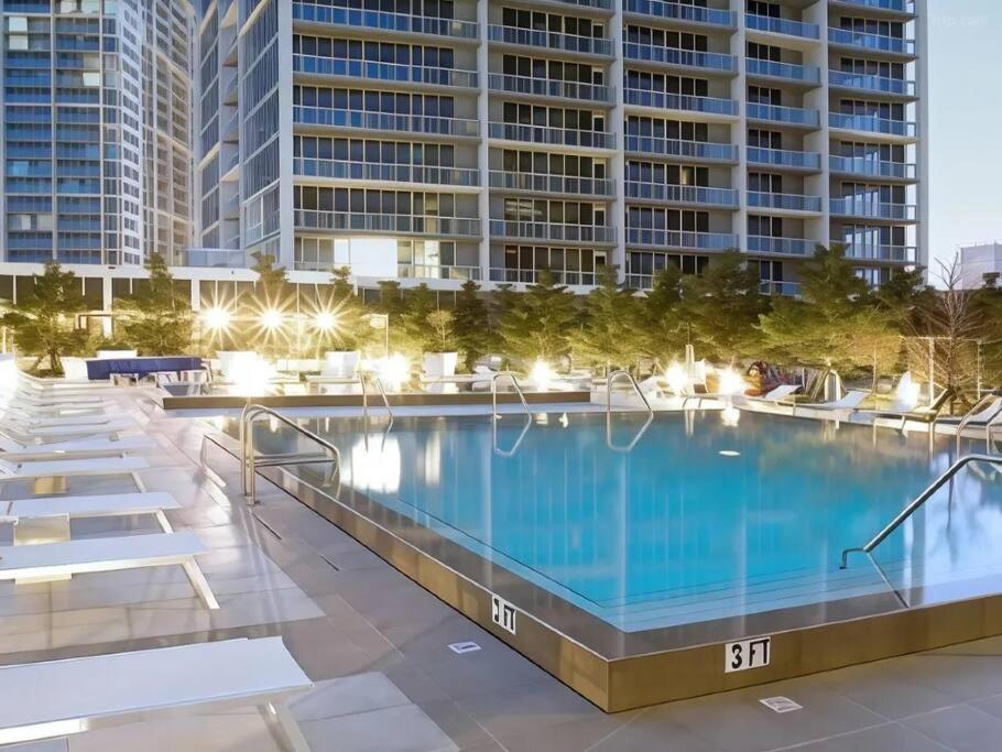 W Luxury High Rise Apartment *