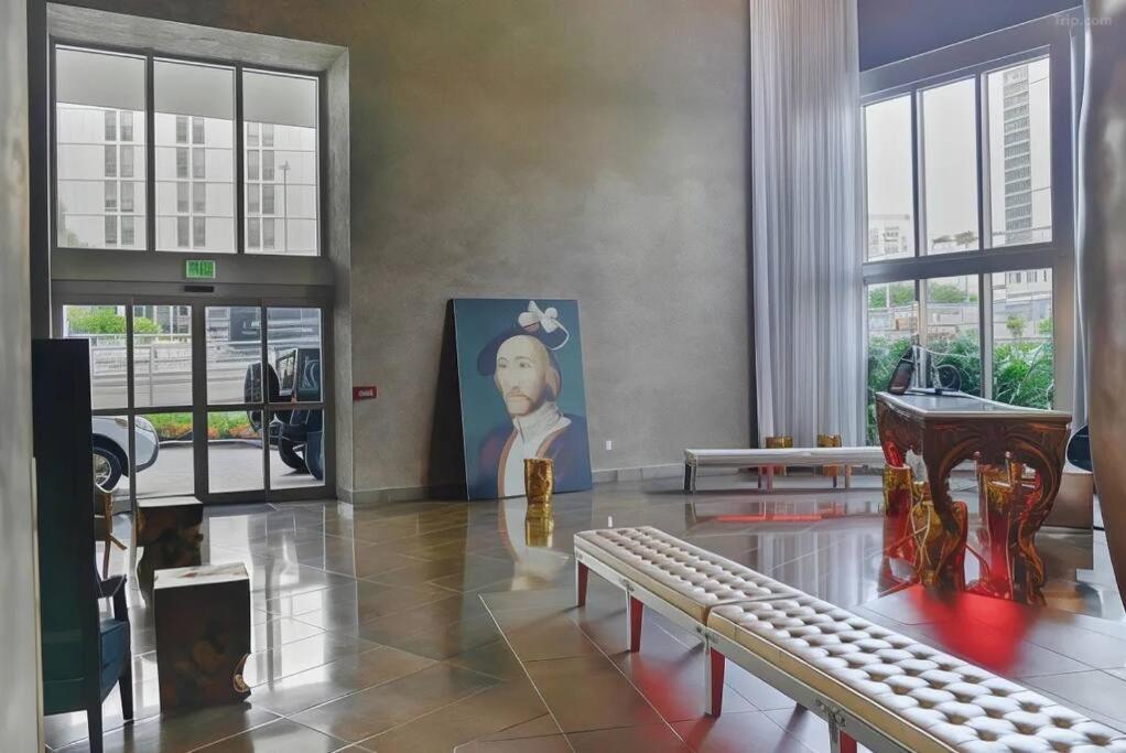 W Luxury High Rise Apartment Miami