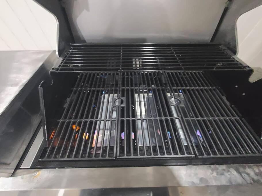 Boutique Style House, Mini Golf Bbq Hot-tub Ev-charger Foosball Vakantiehuis *