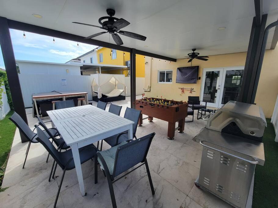 Boutique Style House, Mini Golf Bbq Hot-tub Ev-charger Foosball *