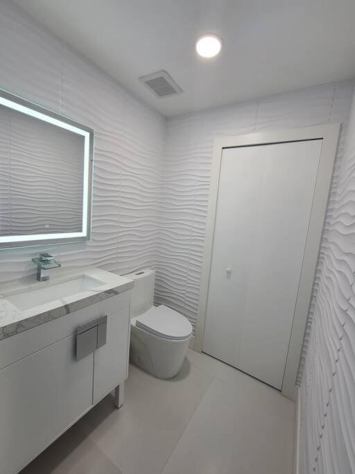 Boutique Style House, Mini Golf Bbq Hot-tub Ev-charger Foosball Vakantiehuis *