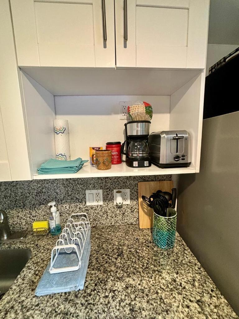 Privatunterkunft Nice Queen Bedroom - Best Location In - Luggage Storage Service, Parking And Laundry Miami