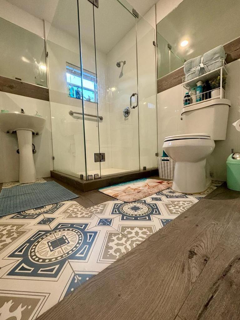 Nice Queen Bedroom - Best Location In - Luggage Storage Service, Parking And Laundry Miami